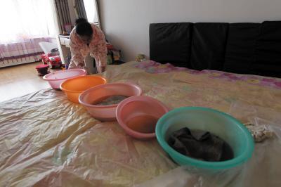 鹿邑楼上漏水，住户失联，小区没物管，业主维权难！律师来支招……